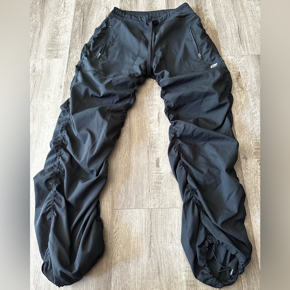 Scrunch sides black athletic pants